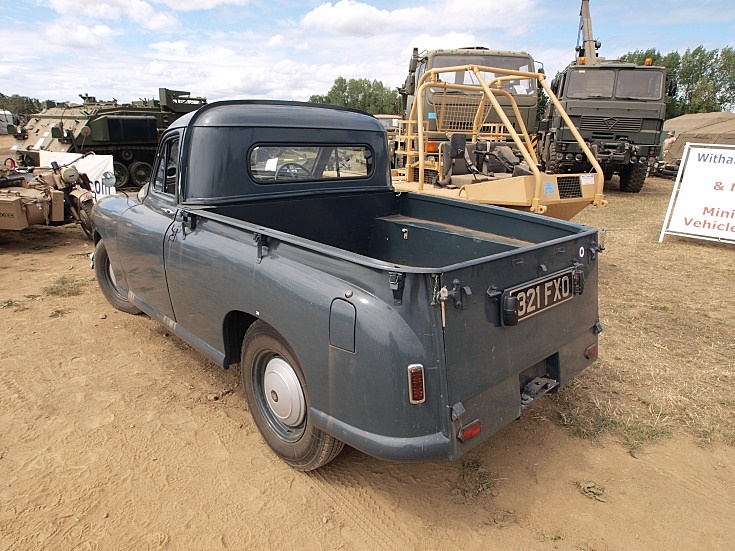 Standard Vanguard Phase 1A PickUp showing off at the War Peace show