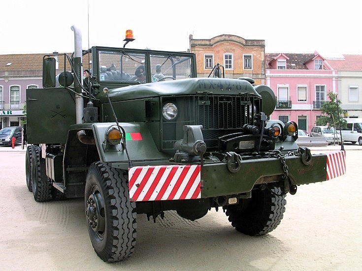 M816 wrecker
