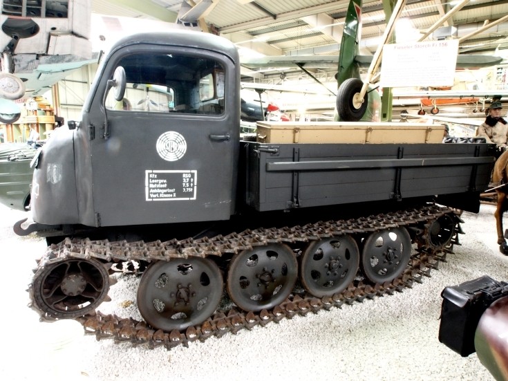 Raupenschlepper Ost