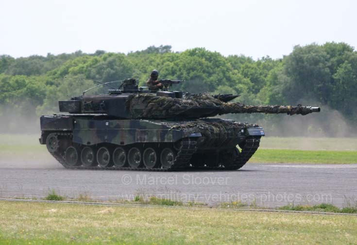 Dutch Leopard II tank in a demo