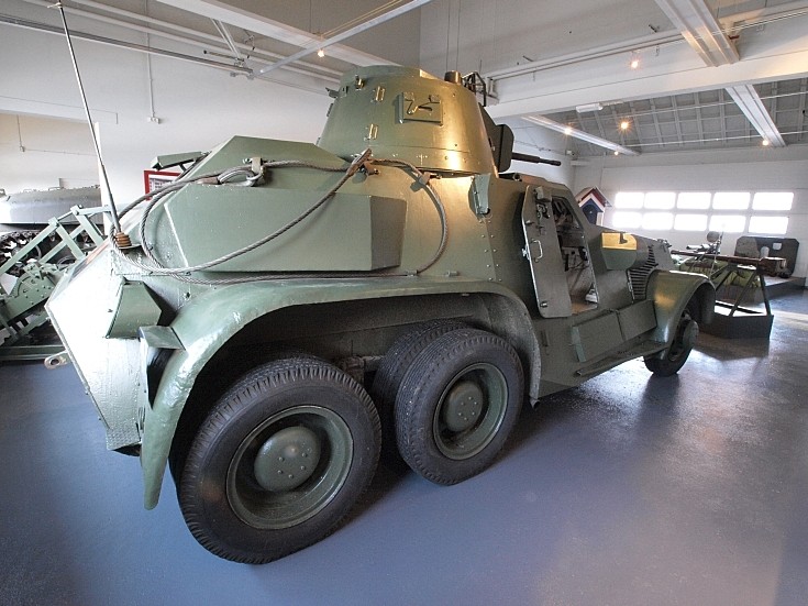 Rear view of Landsverk M38