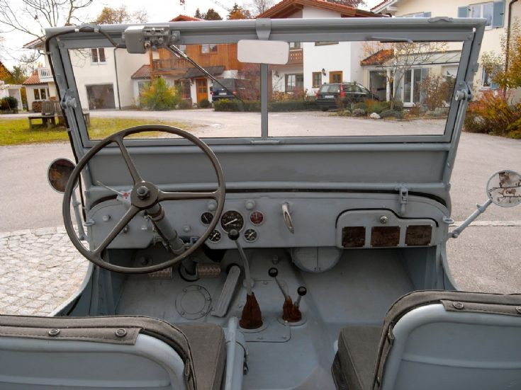 Navy Jeep Ford GPW / inside