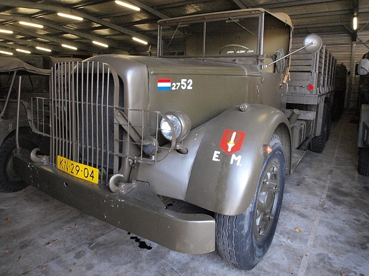 Mack NR Army truck KN-29-04 